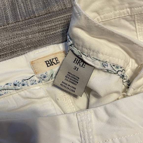 BKE white shorts, 31 waist, 5” midi short - Picture 2 of 4